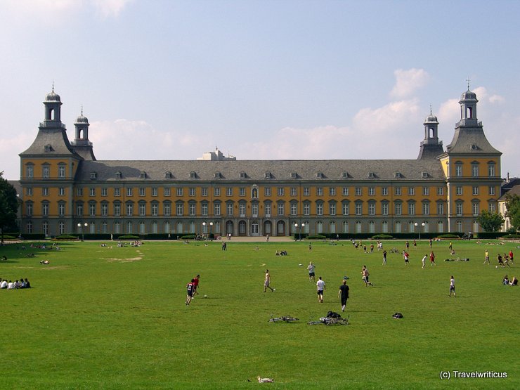 Fußballwiese vor dem Kurfürstlichen Schloss