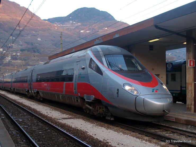 Ein Frecciargento im Bahnhof von Bozen