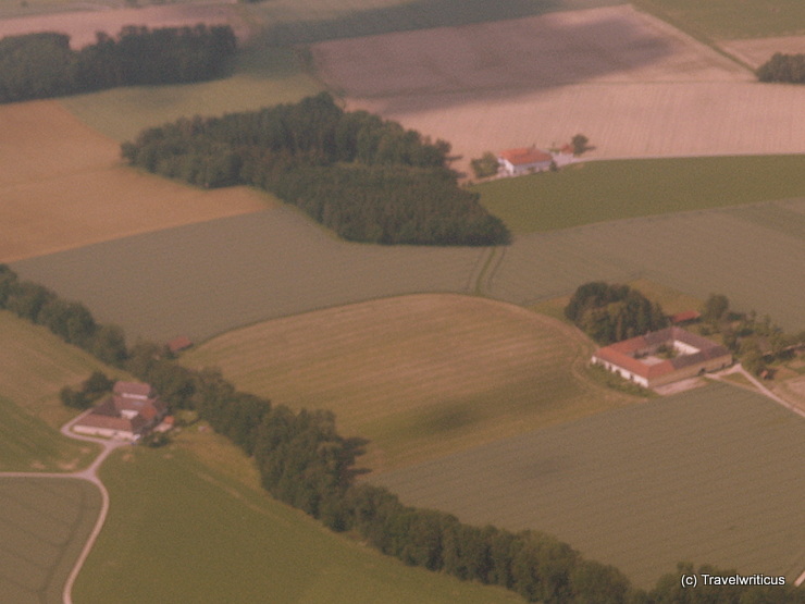 Vierkanthöfe auf dem Flug Linz - Rostock