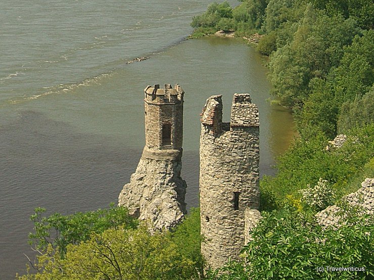 Jungfernturm der Burg Theben