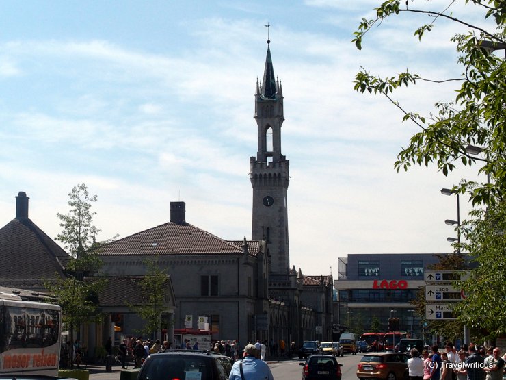 Neugotischer Turm des Bahnhofs Konstanz