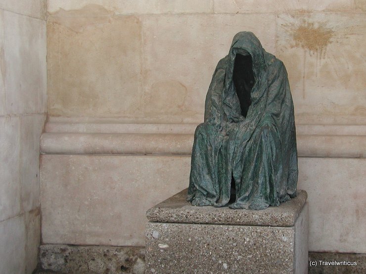 "Pietá" von Anna Chromy in der Stadt Salzburg