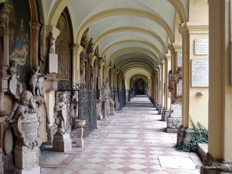 Gruftarkaden am Sebastiansfriedhof in Salzburg, Österreich