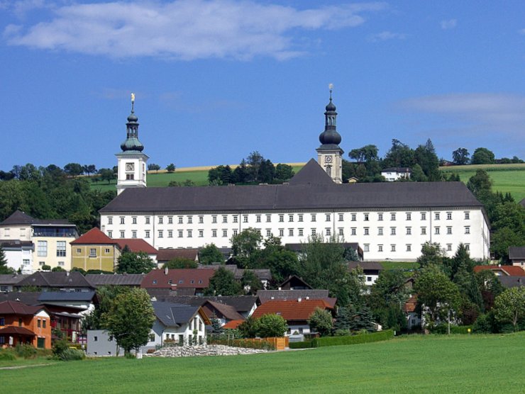 Stift Schlierbach im Sommer