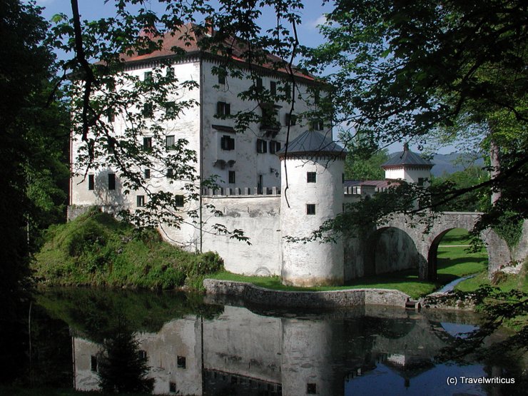 Schloss Snežnik in Kozarišče