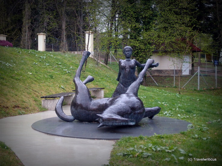 Pferdeskulptur vor dem Schloss Trebnik in Slovenske Konjice