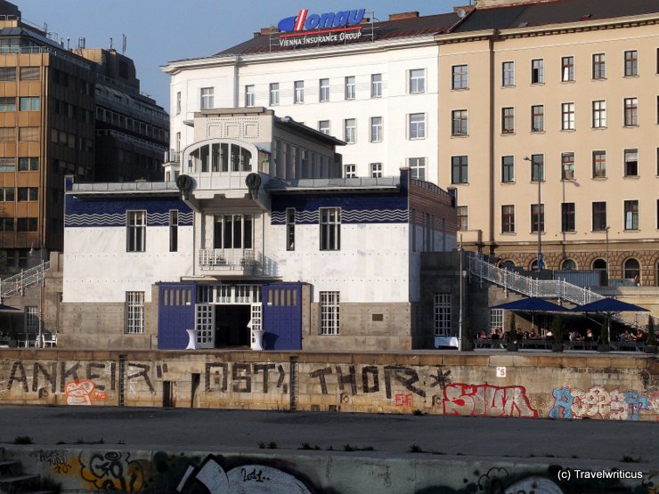 Blick über den Donaukanal auf das Otto-Wagner-Schützenhaus